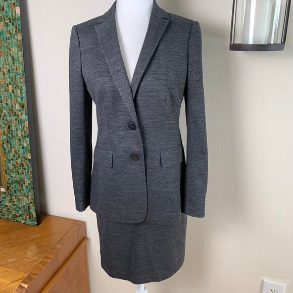 Anne Taylor Petite Size 2P/6P 2-Piece Skirt Suit w/ Blazer Jacket Gray Office - Picture 1 of 11
